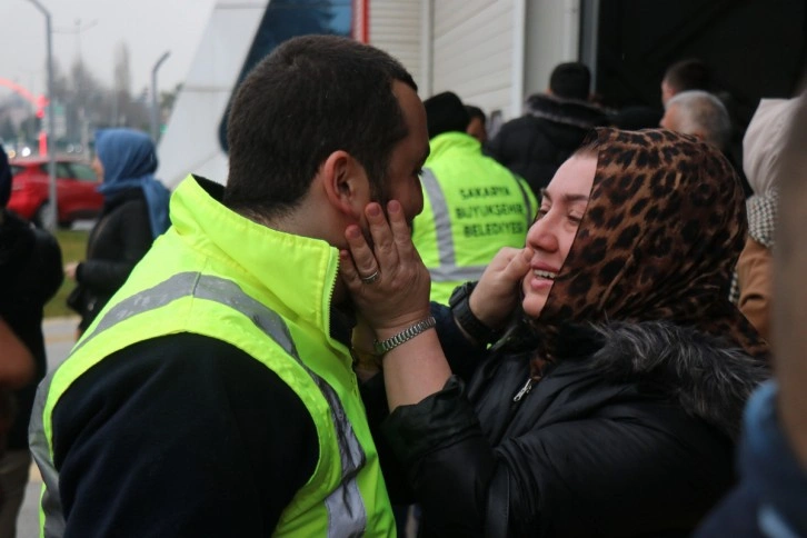 14 günlük özlemi boğazları düğümlenerek anlattılar