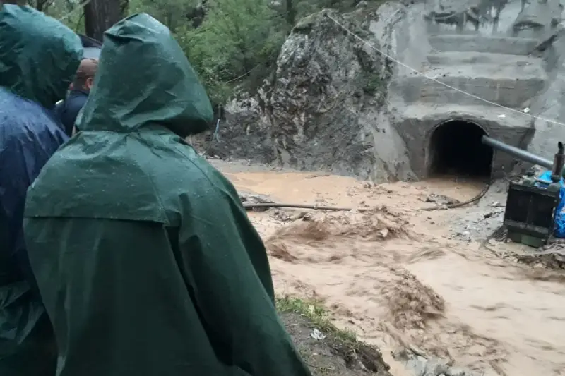 5 gün önce sel sularına kapılan işçiyi arama çalışmaları sürüyor