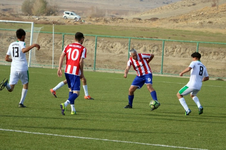 72'lik futbolcu yeni takımındaki ilk maçında beğeni topladı