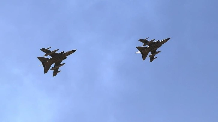 ABD'nin F-15 savaş uçakları Polonya'ya geldi