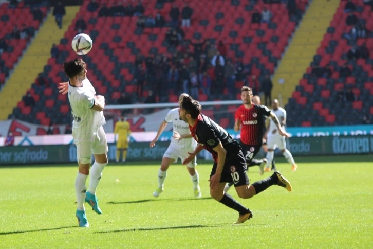 Adana Demirspor 3 puanı 3 golle aldı