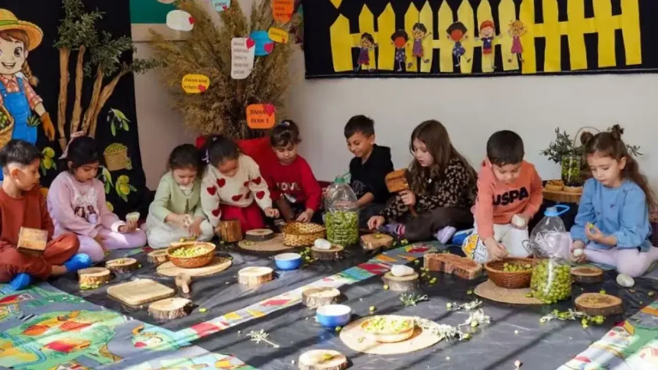 Çocuklar zeytin kırdı, geleneksel üretimle tanıştı