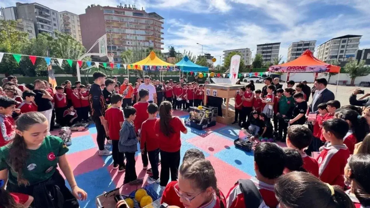 Öğrenciler Robot ve Drone’larla Buluştu