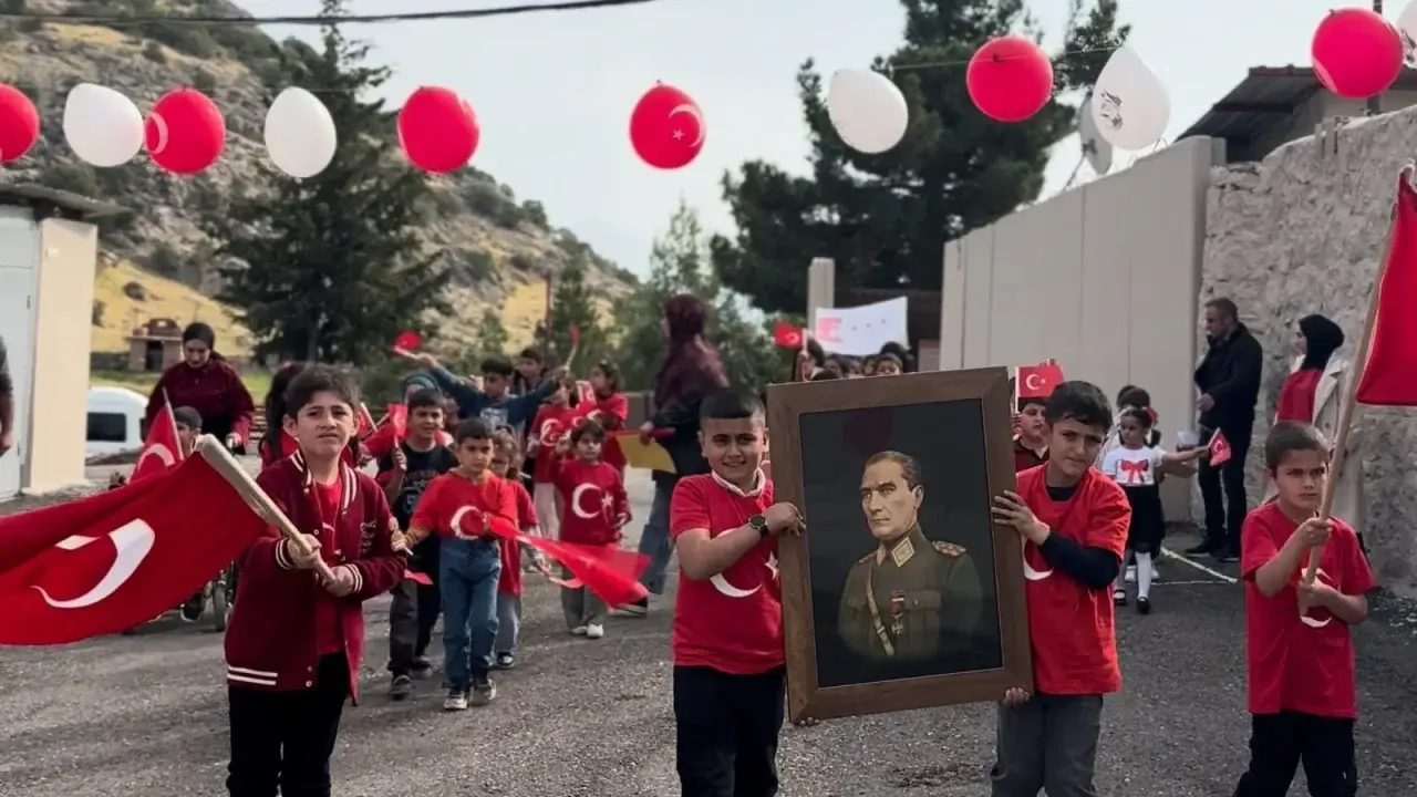 5 İlçeden Öğrenciler Cumhuriyet Coşkusunda Buluştu