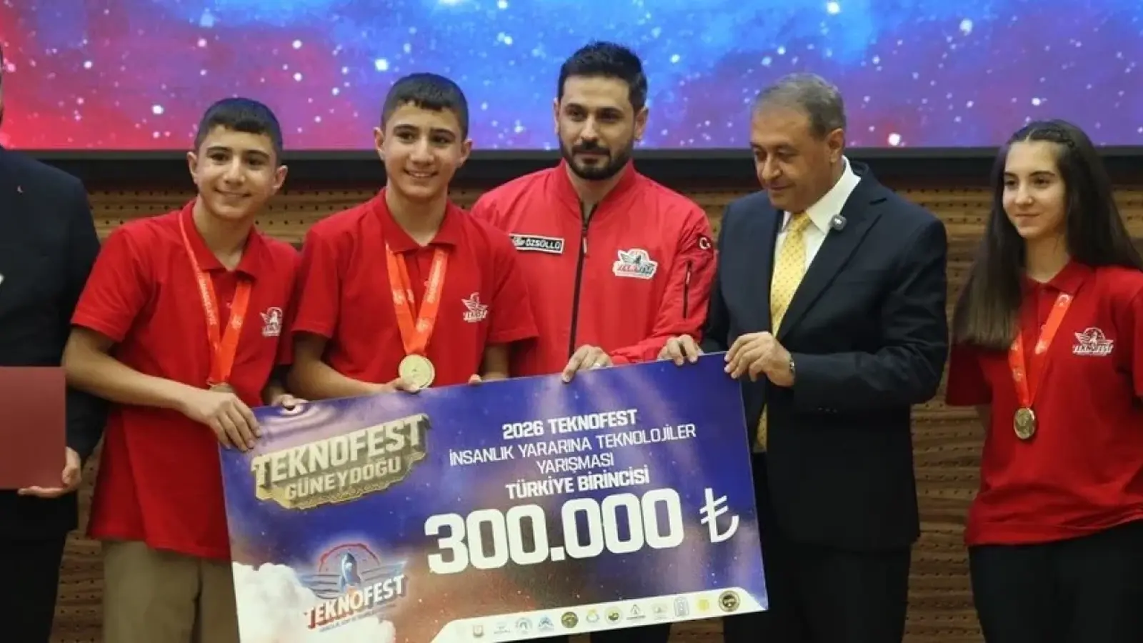 TEKNOFEST Güneydoğu'da finale yükselen takımlar ödüllendirildi
