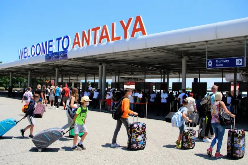 Antalya 8 ayda 5 milyon yabancı turist ağırladı