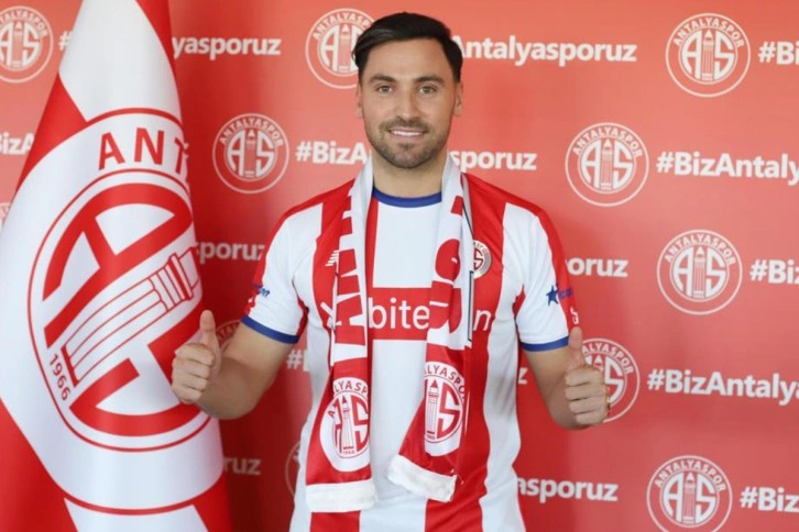 Antalyaspor, Sinan Gümüş ile 2.5 yıllık sözleşme imzaladı