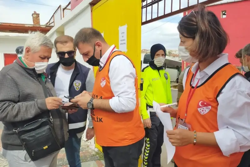 Aşı olmayan taraftarlar stadyuma giremedi