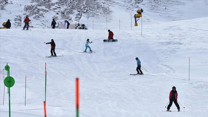 Azerbaycan'ın gözde kayak merkezi Şahdağ