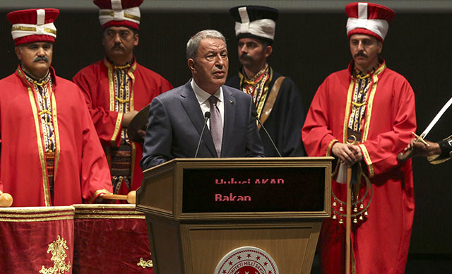 Bakan Akar: Mehmetçiğin nefesi teröristlerin ensesinde