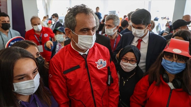 Bakan Özer: TEKNOFEST, çocuklarımız ve gençlerimiz için çok büyük kazanç sağlayacak