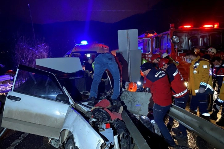 Bariyerlere ok gibi saplanan otomobilin ibresi 140’a takılı kaldı