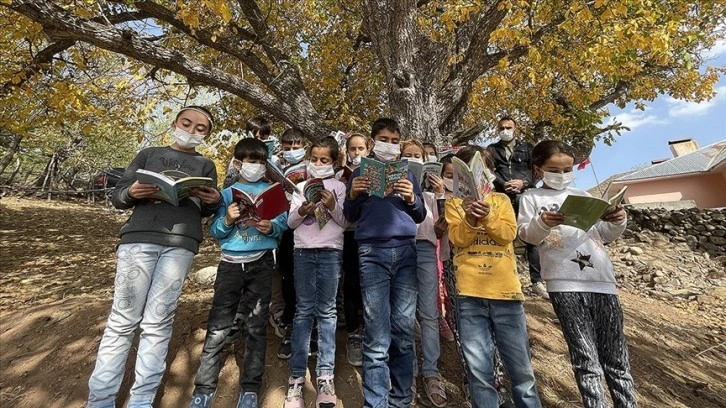 Başlattığı kampanyayla Bingöllü binlerce köy çocuğunu kitapla buluşturdu