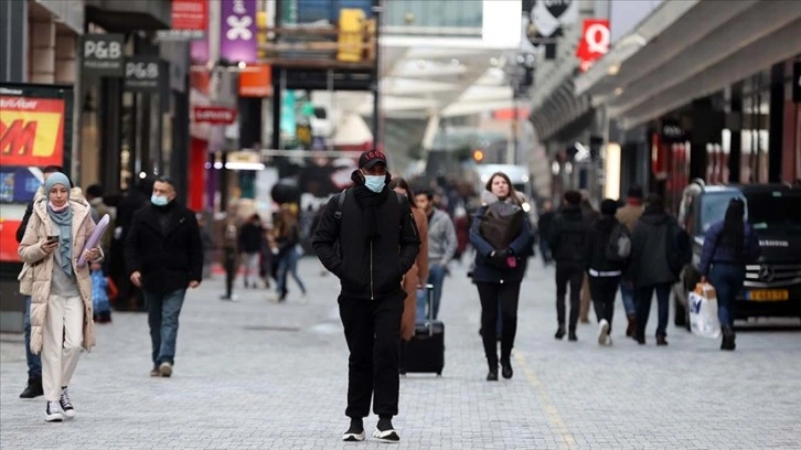 Belçika'da vakaların çoğunu oluşturan Omicron'un alt versiyonunun da dolaştığı savunuldu