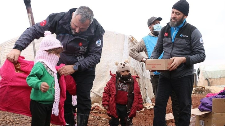 Beşir Derneği savaş mağduru İdlibli çocuklara atkı, bere ve eldiven ulaştırdı