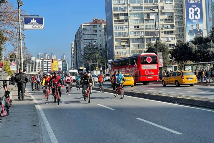 Bisikletçiler engellere karşı pedal çevirdi