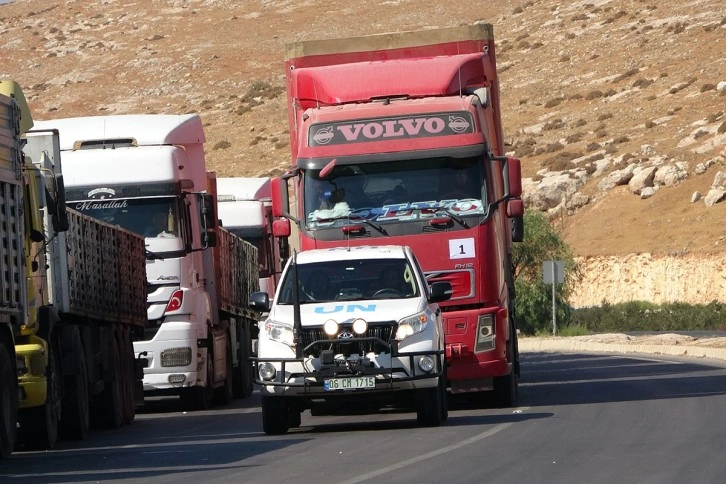 BM'den İdlib'e 103 tır yardım gönderildi