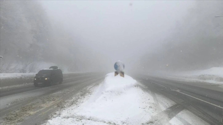 Bolu Dağı'nda hafif kar etkili oluyor