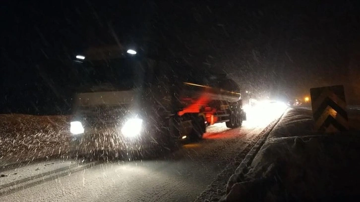 Bolu Dağı'nda kar yağışı etkisini gösteriyor