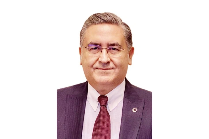 Brüksel Büyükelçisi Hasan Ulusoy öğrencilere kariyer tavsiyelerinde bulundu