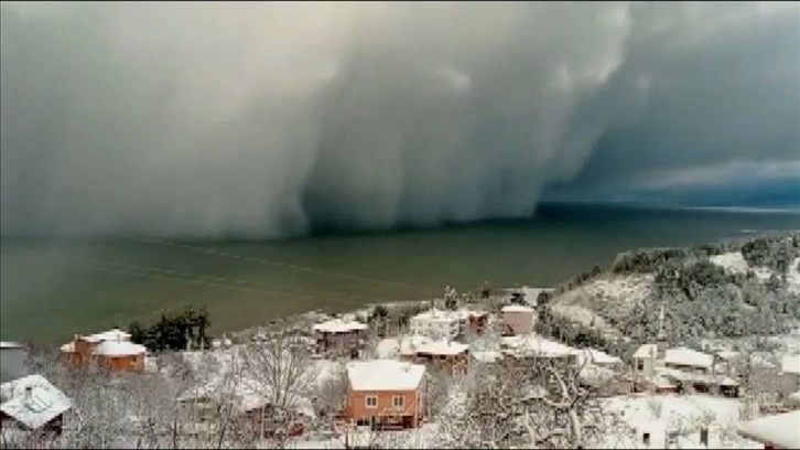 Bulutlar ile Karadeniz'in birleştiği anlar görüntülendi