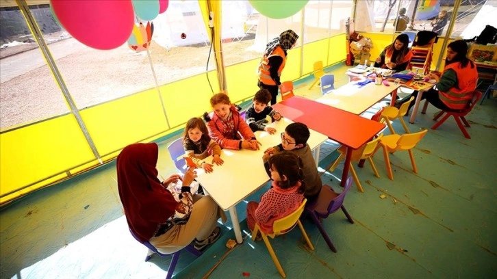 Çadır kentteki çocuklar, etkinliklerle depremin etkisinden uzaklaştırılmaya çalışılıyor