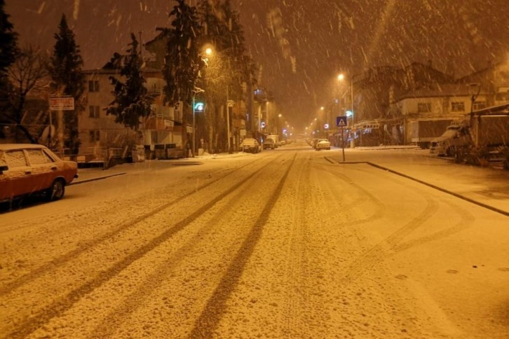 Çameli’nde öğrencilere kar tatili