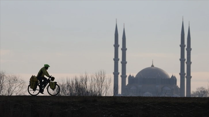 Camileri tanıtmak için Almanya'dan Türkiye'ye bisikletle geldi