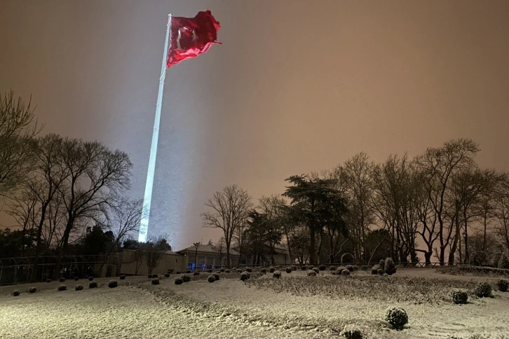 Çamlıca Tepesi beyaza büründü, ortaya kartpostallık görüntüler çıktı