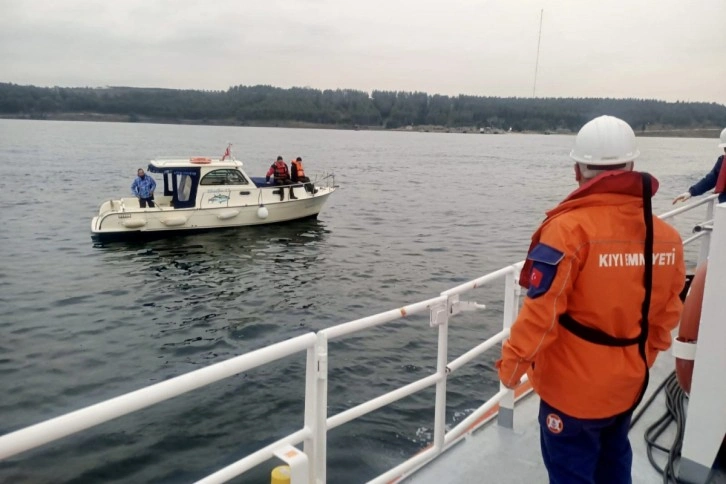 Çanakkale Boğazı'nda arızalanan tekne kurtarıldı