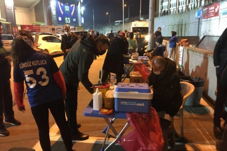Çaykur Rizespor Beşiktaş maçına özel stat kapısında aşı standı kuruldu