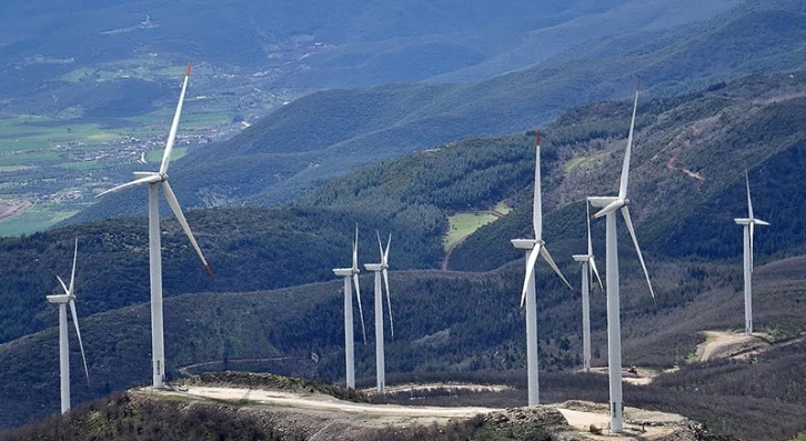 Çin’in 2 bin 200 metre yükseklikteki rüzgar santrali üretime başladı