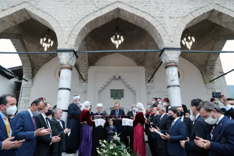 Cumhurbaşkanı Erdoğan cuma namazını Bosna Hersek’te kıldı