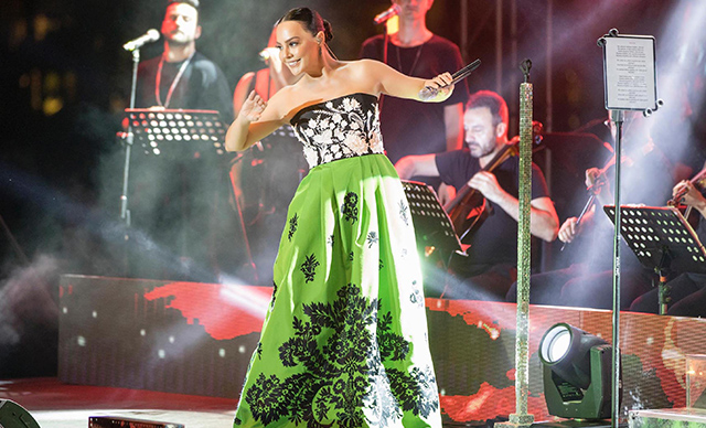 Ebru Gündeş, Bodrum'da konser verdi 