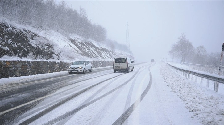 Edirne ve Kırklareli'nde kar etkili oluyor