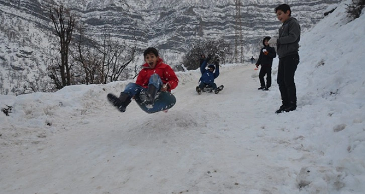 Eğitime kar engeli! Birçok ilde okullar tatil edildi