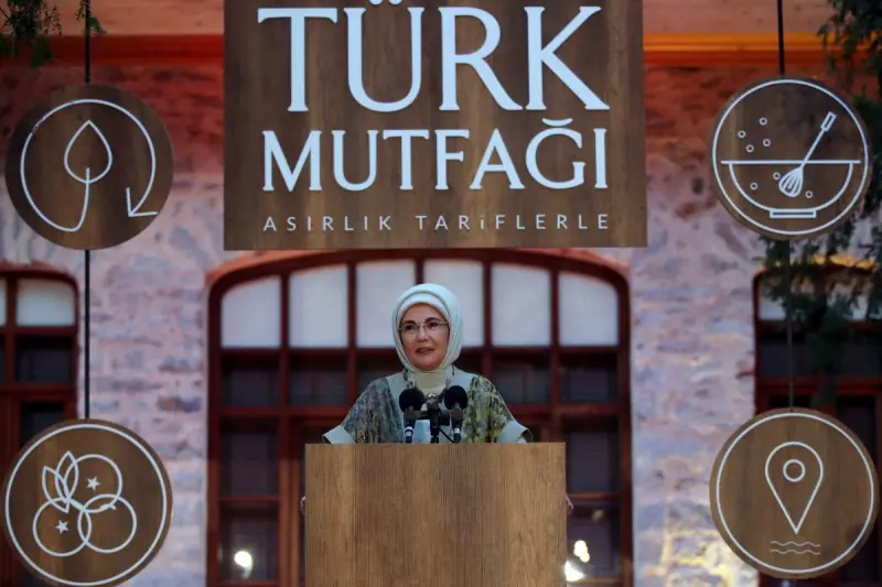 Emine Erdoğan, ‘Asırlık Tariflerle Türk Mutfağı’ kitabının tanıtım programına katıldı