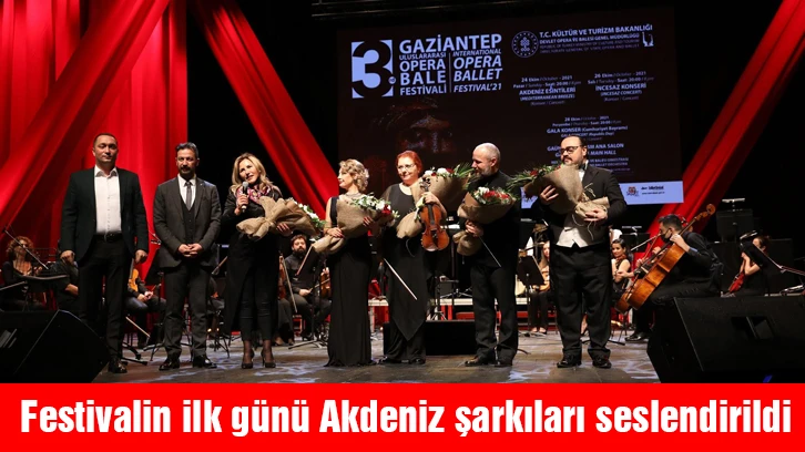 Festivalin ilk günü Akdeniz şarkıları seslendirildi