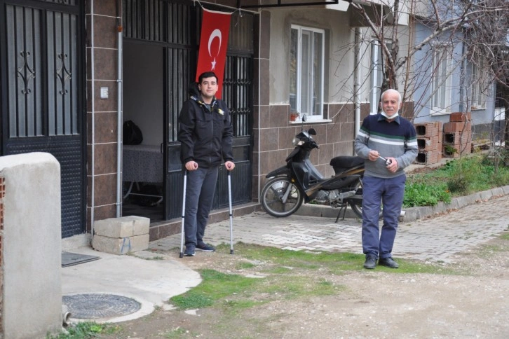 Fırat Kalkanı harekat bölgesinde gazi olan asker baba evinde