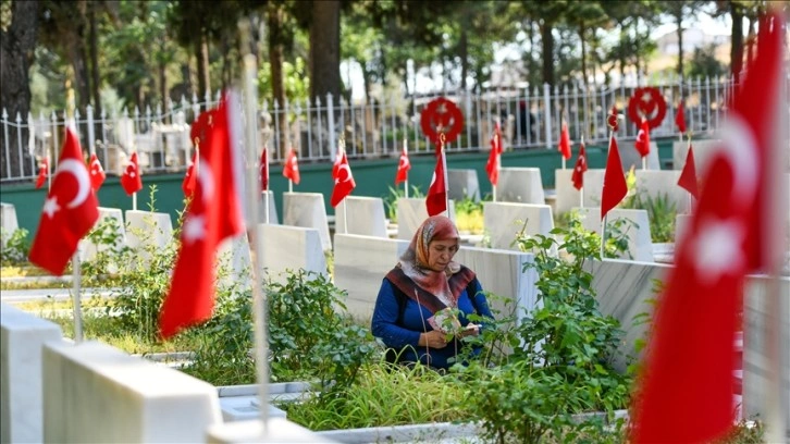 Gaziantep'te arife gününde şehit kabirleri ziyaret edildi