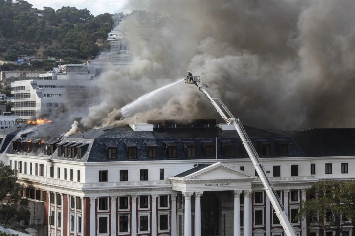 Güney Afrika parlamentosundaki yangının şüphelisine 