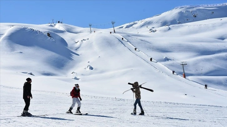 Hakkari'de kayak sezonu açıldı