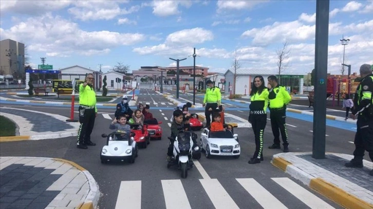 İçişleri Bakanlığınca 2 yılda yaklaşık 255 bin çocuğa trafik eğitimi verildi