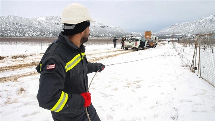 Isparta'daki enerji dağıtım işçileri zorlu mesailerini anlattı