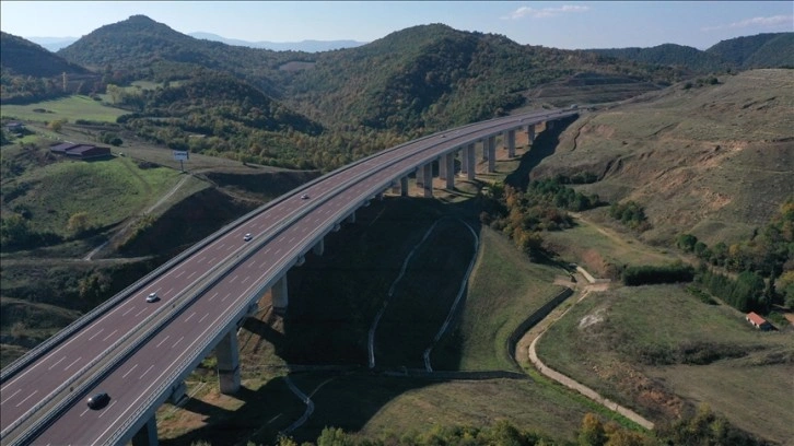 İstanbul-İzmir Otoyolu hem ulaşımı kısalttı hem de yeni yatırımların önünü açtı