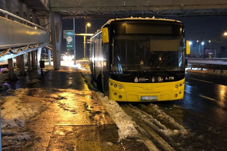 İstanbul'da İETT çalışmadı, ekranlar iptal yazısıyla doldu