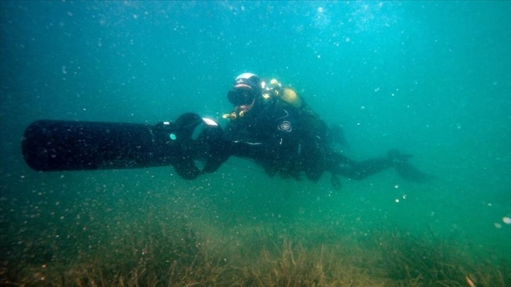 İtfaiyenin dalgıçları suyun altında da üstünde de göreve hazır