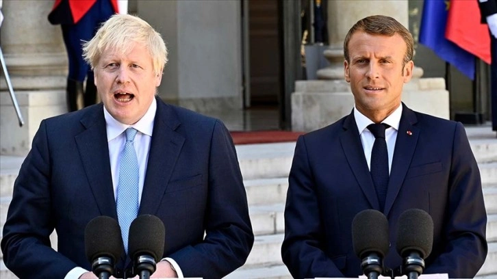 Johnson ve Macron, 31 kişinin öldüğü kaza sonrası düzensiz göçü görüştü