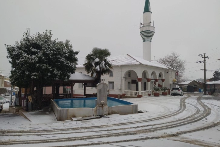 Kar yağışı Çatalca'yı beyaza bürüdü