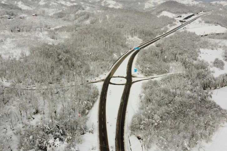 Karadeniz sahil yolundan kar manzaraları